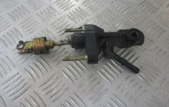 Toyota Yaris Clutch slave cylinder 