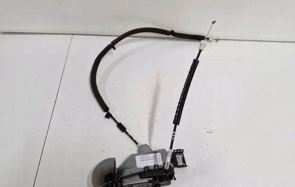 Peugeot RCZ Front door lock 184100