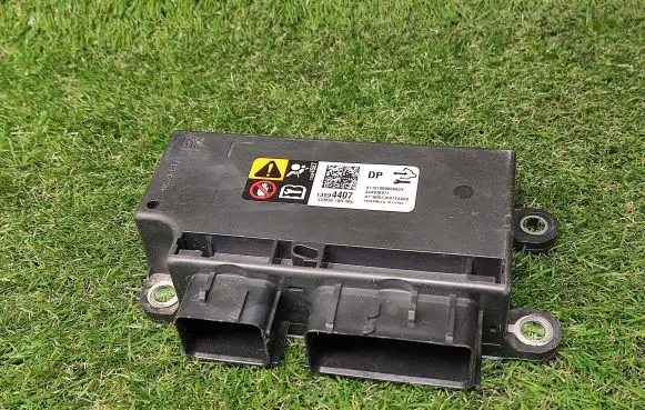 Buick Encore I Airbag control unit/module 13594407