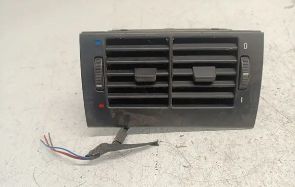 Rear air vent grill