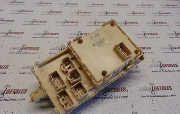 Toyota Avensis T250 Fuse module 82641CA020