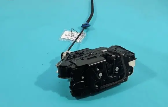 Volkswagen Scirocco Front door lock 5N1837016E IMPRK1570562
