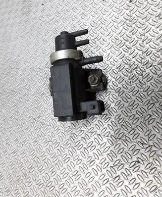 BMW 5 E39 Turbo solenoid valve 72190323