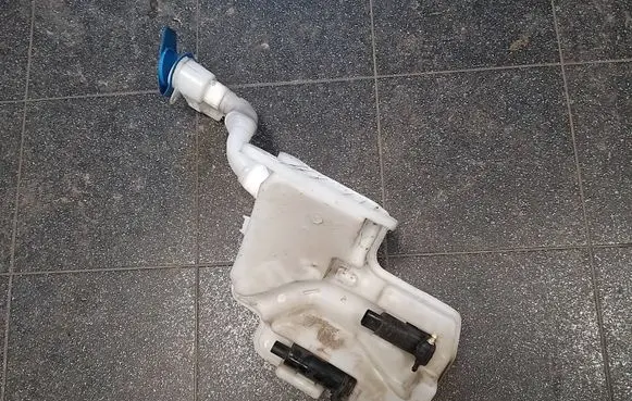 Seat Leon (5F) Windshield washer fluid reservoir/tank 5Q0955449BJ
