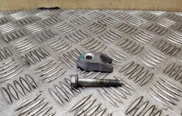 Chevrolet Captiva Fuel Injector clamp holder