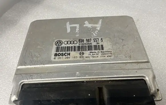 Audi A4 S4 B5 8D Engine control unit/module 8D0907557S 26SA4770 0261204183