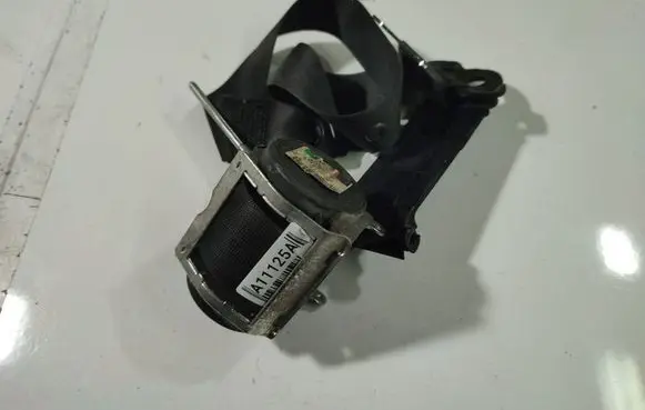 Opel Astra H Front seatbelt 