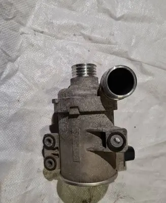 BMW 3 F30 F35 F31 Water pump 862509702