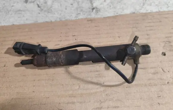 Fuel injector