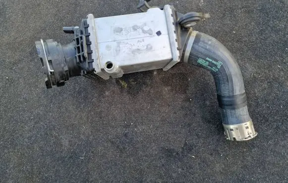 BMW 5 G30 G31 G38 Intercooler radiator 8660688 228281
