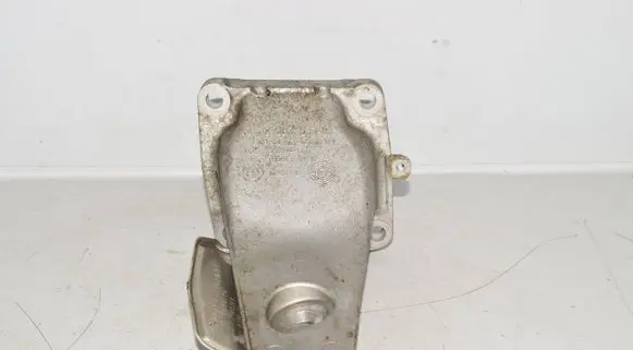 BMW 5 E60 E61 Engine mounting bracket 2282633
