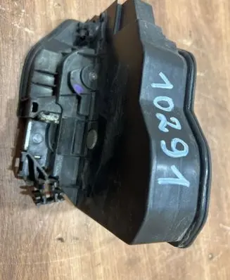 BMW 1 F20 F21 Front door lock 7202150