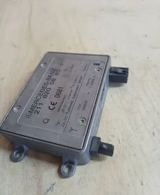 Mercedes-Benz E W211 Aerial antenna amplifier 2118200885 09702112