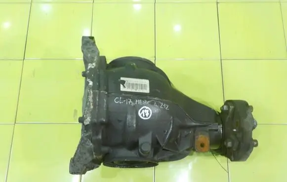 Mercedes-Benz E W212 Rear axle beam with reductor A2043510508 CL17