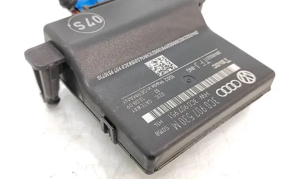 Volkswagen PASSAT B6 Gateway control module 3C0907530M 3C0907951 28403223T
