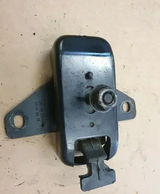 Volkswagen Amarok Engine mount bracket 2H0199256A 2H0199256