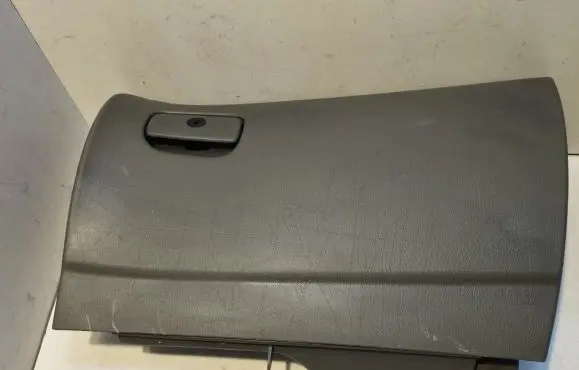 Glove box