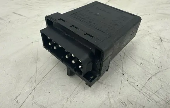 BMW 3 E46 Glow plug pre-heat relay 2246919