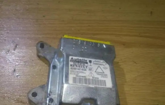 Renault Laguna II Airbag control unit/module 8200142183a