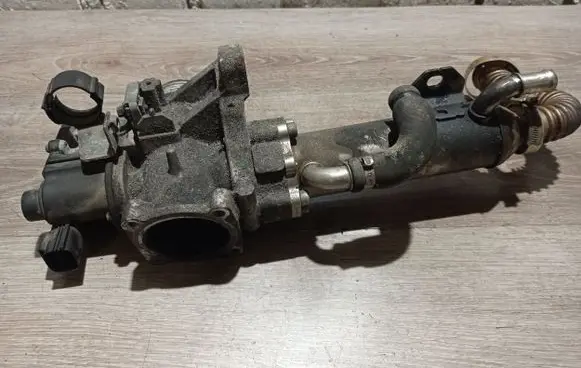 Volvo S60 EGR valve cooler 31219874 8801828