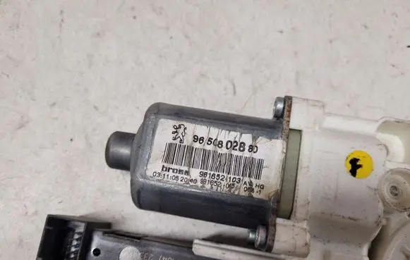 Peugeot 407 Front door window regulator motor 1137328233 9650802880