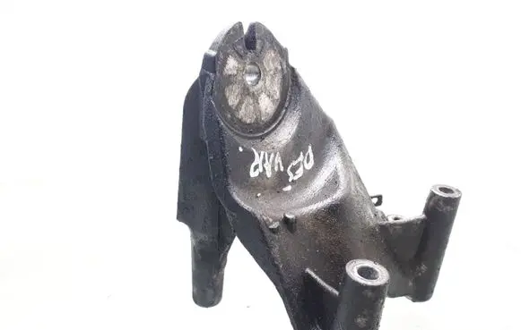 Volkswagen Touareg I Engine mounting bracket 070199308A