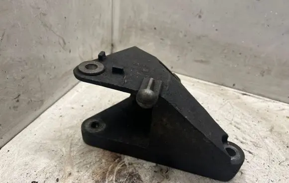 Opel Vectra C Engine mounting bracket 461117160