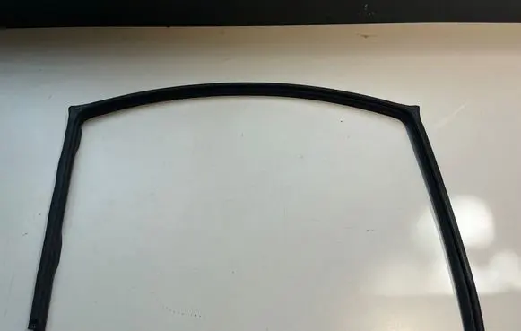 Mitsubishi Pajero Rear door rubber seal (on body) 