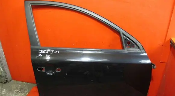 KIA Ceed Front door