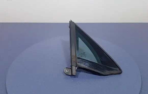 Volkswagen Passat Alltrack Front door vent window glass four-door 3G0845114G