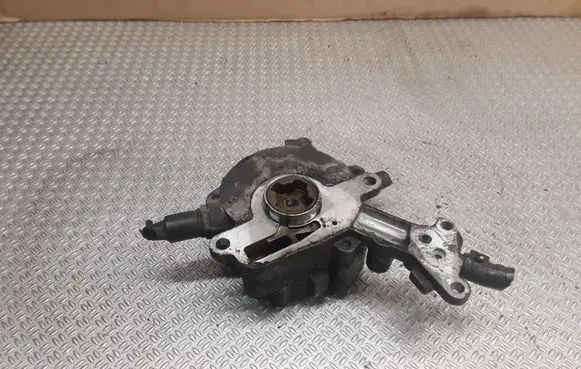 Volkswagen Touran I Vacuum pump 038145209