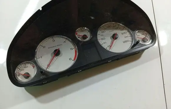 Peugeot 407 Speedometer (instrument cluster) 110080221012
