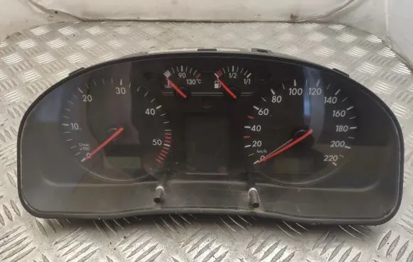 Volkswagen PASSAT B5 Speedometer (instrument cluster) 3B1919860C