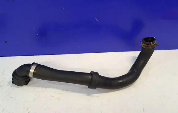 Engine coolant pipe/hose