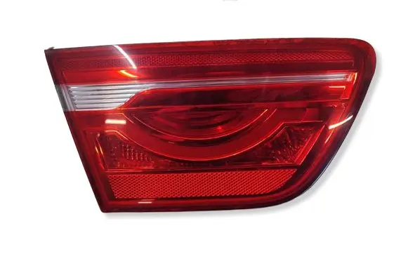 Jaguar XE Tailgate rear/tail lights A048619