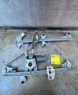 Citroen Berlingo Front wiper linkage and motor 