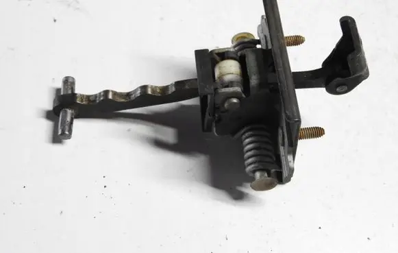 Peugeot 5008 Front door check strap stopper 9686219510
