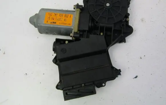 Volkswagen Sharan Front door window regulator motor 7M0959802A