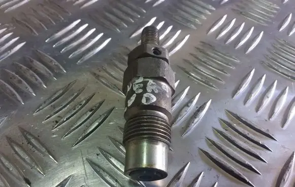 Nissan Primera Fuel injector 71A1361