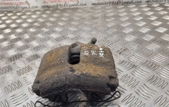 Volkswagen PASSAT B6 Front brake caliper