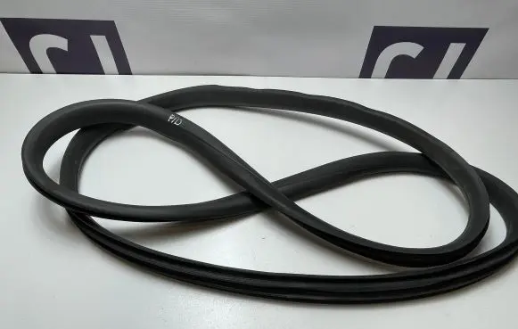 Volvo XC60 Rubber seal front coupe door 