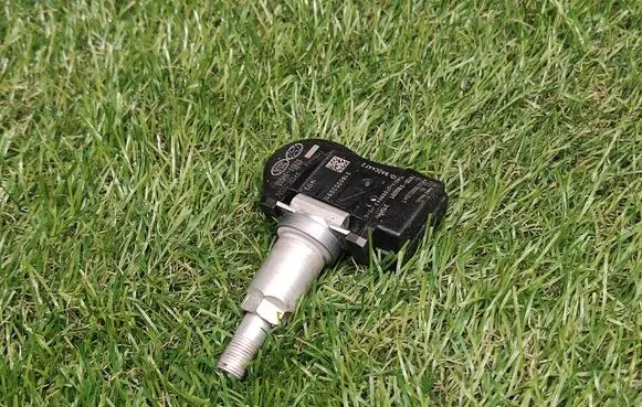 Hyundai Sonata Tire pressure sensor 529333N000 529332M550
