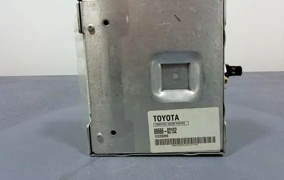 Toyota Corolla E120 E130 Engine control unit/module ECU 89666-02152