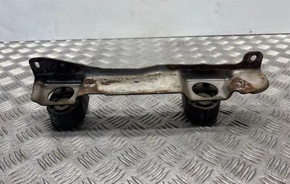 Chrysler Grand Voyager V Muffler mount bracket/holder E4037997