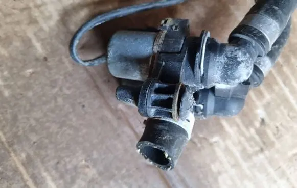 Mercedes-Benz E W210 Coolant heater control valve 
