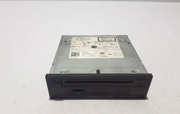 Volkswagen PASSAT B8 Radio/CD/DVD/GPS head unit 3Q0035820