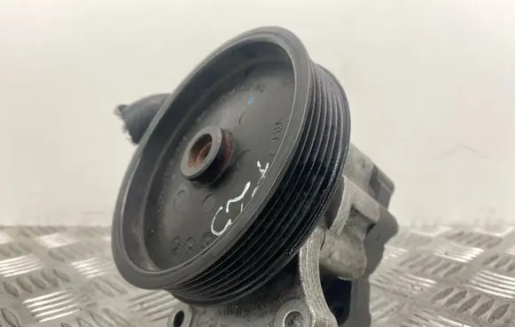 Mercedes-Benz C W204 Power steering pump A0064667501 7693955169