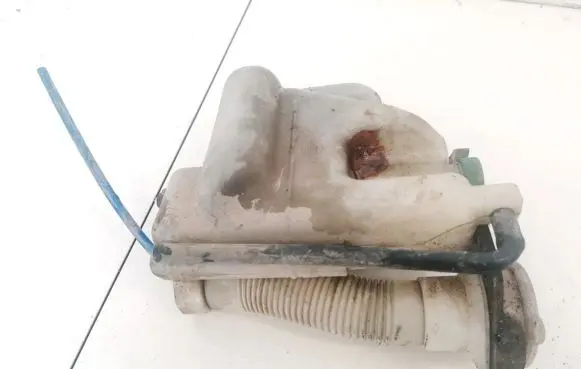 Nissan Sunny Coolant expansion tank/reservoir 