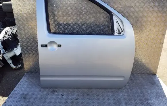 Nissan Pathfinder R51 Front door