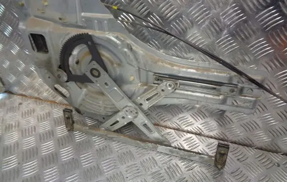 Hyundai Tucson JM Front door electric window regulator 83470-2E010
